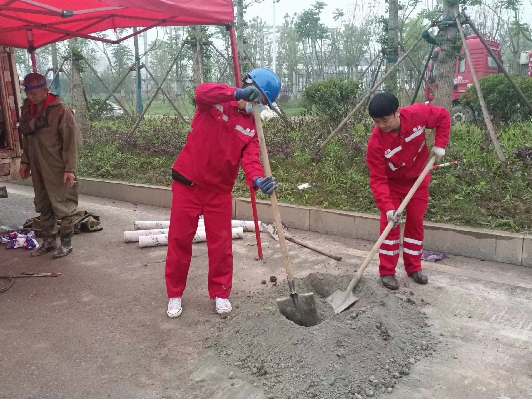定结管道疏通哪家好】及时进行市政管道清淤
